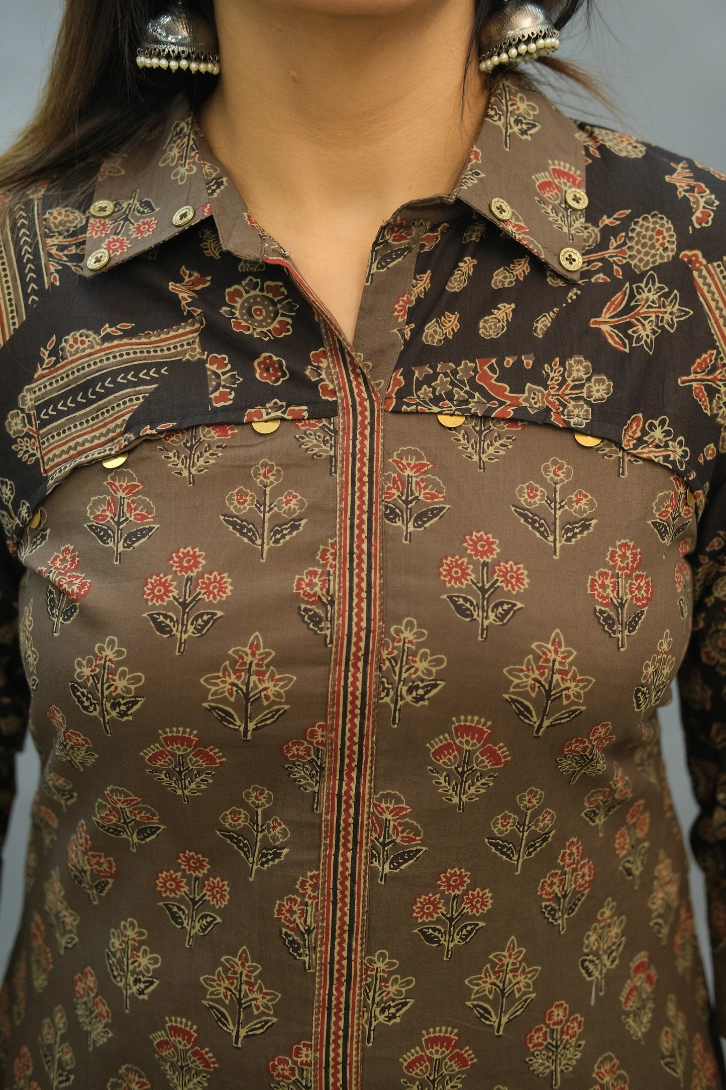 Elegant Cotton Two-Piece Set with Neckline Detailing – Chic & Comfortable