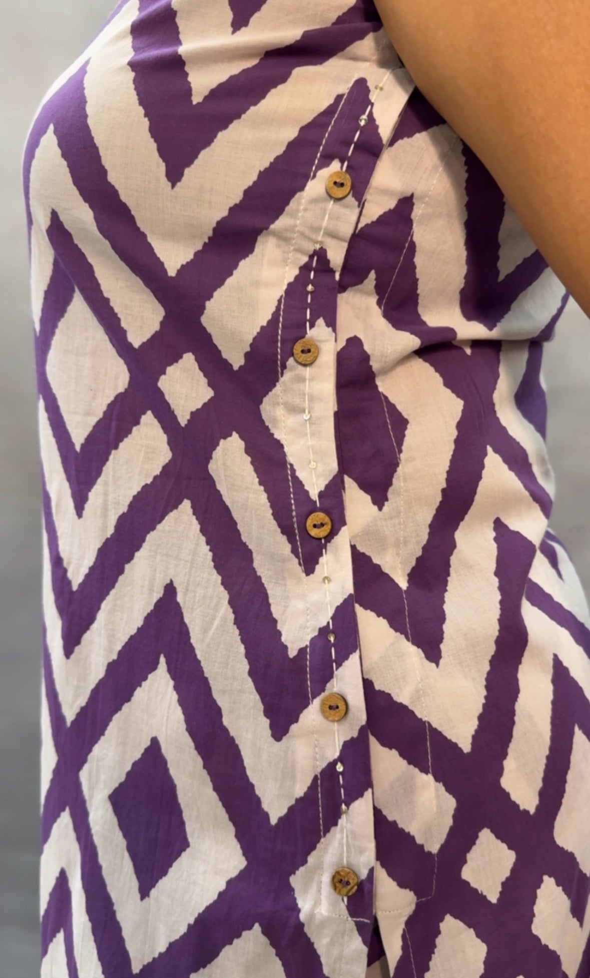 Sleeveless Kurta Pant Set with Side Button Design & Extra Sleeves – Cotton | Purple & White