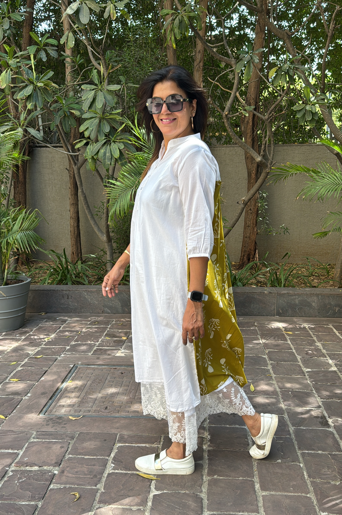 Elegant Mul Cotton One-Piece Dress with Lace Border Detailing