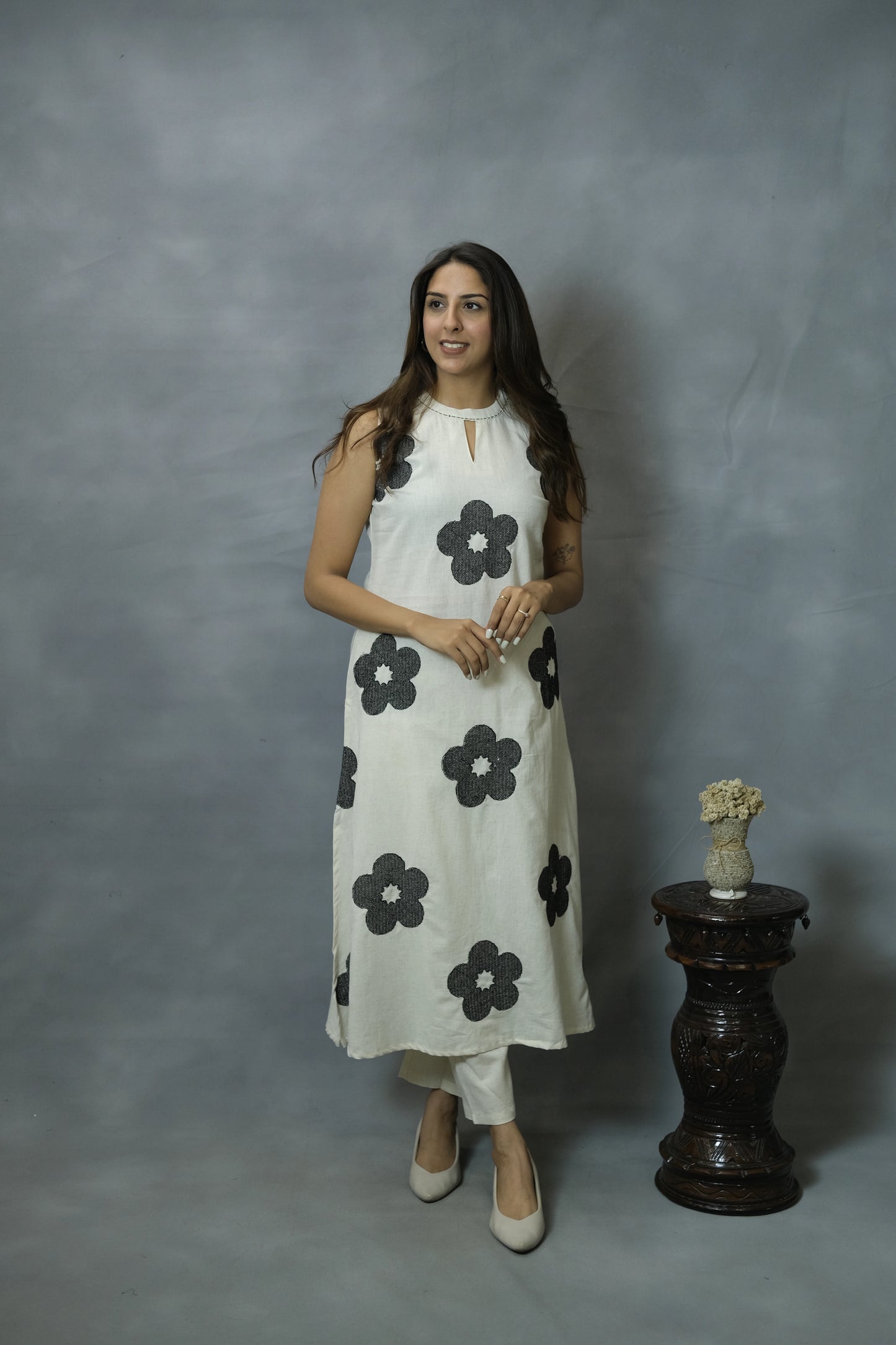 Sleeveless Kurta Pant Set with Thread Work | Flex Cotton