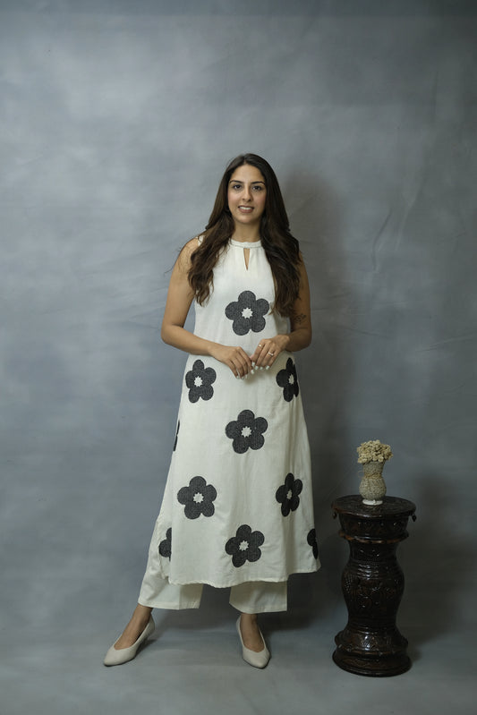 Sleeveless Kurta Pant Set with Thread Work | Flex Cotton