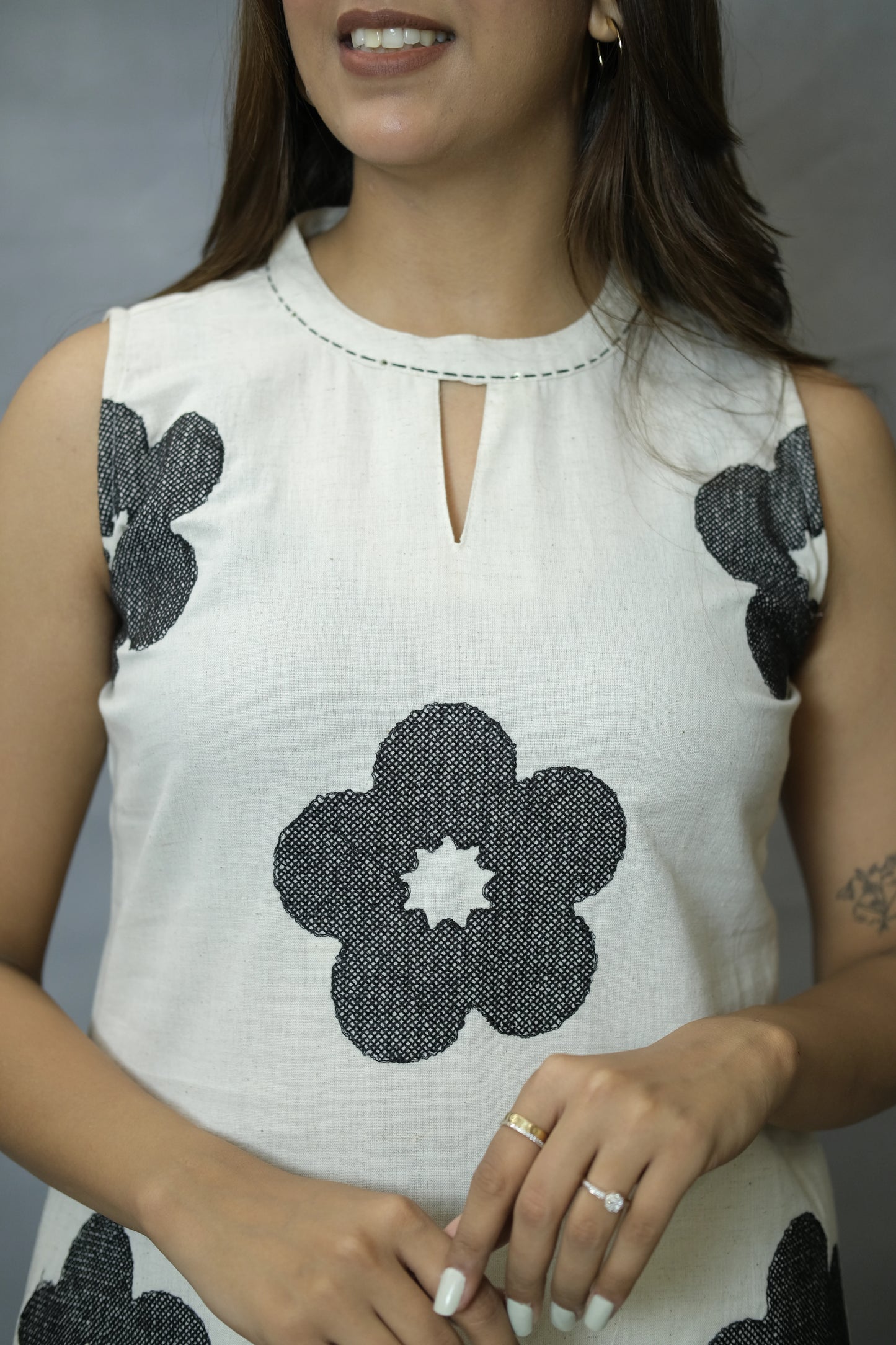 Sleeveless Kurta Pant Set with Thread Work | Flex Cotton