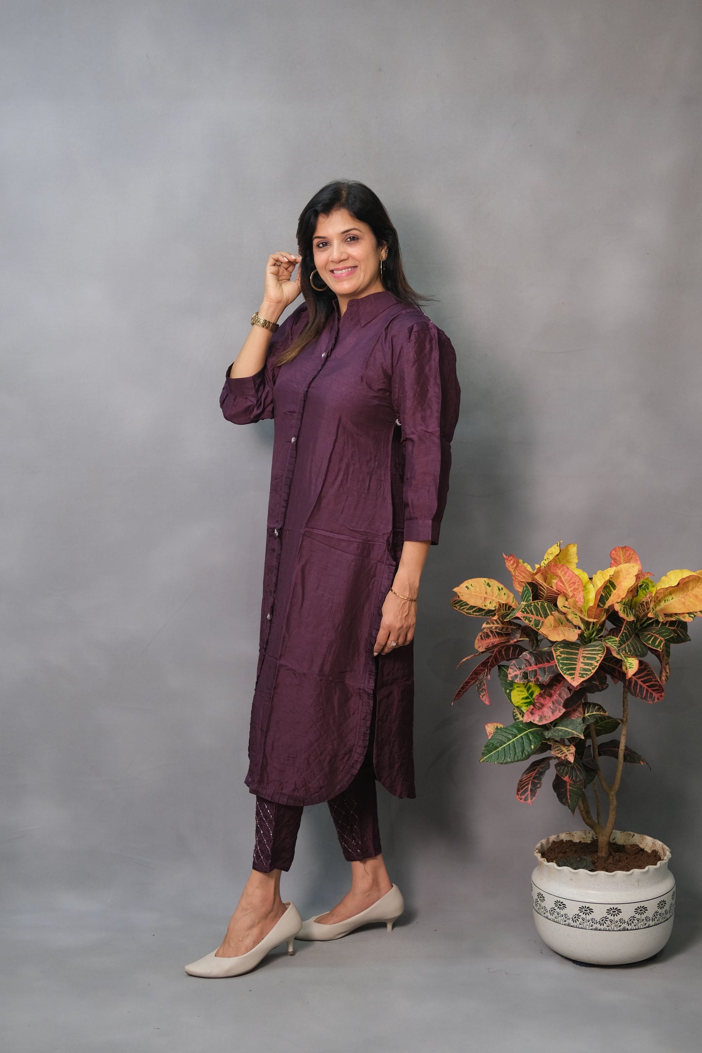 Embroidered Back Kurta Pant Set – Dola Silk Elegance for Modern Women
