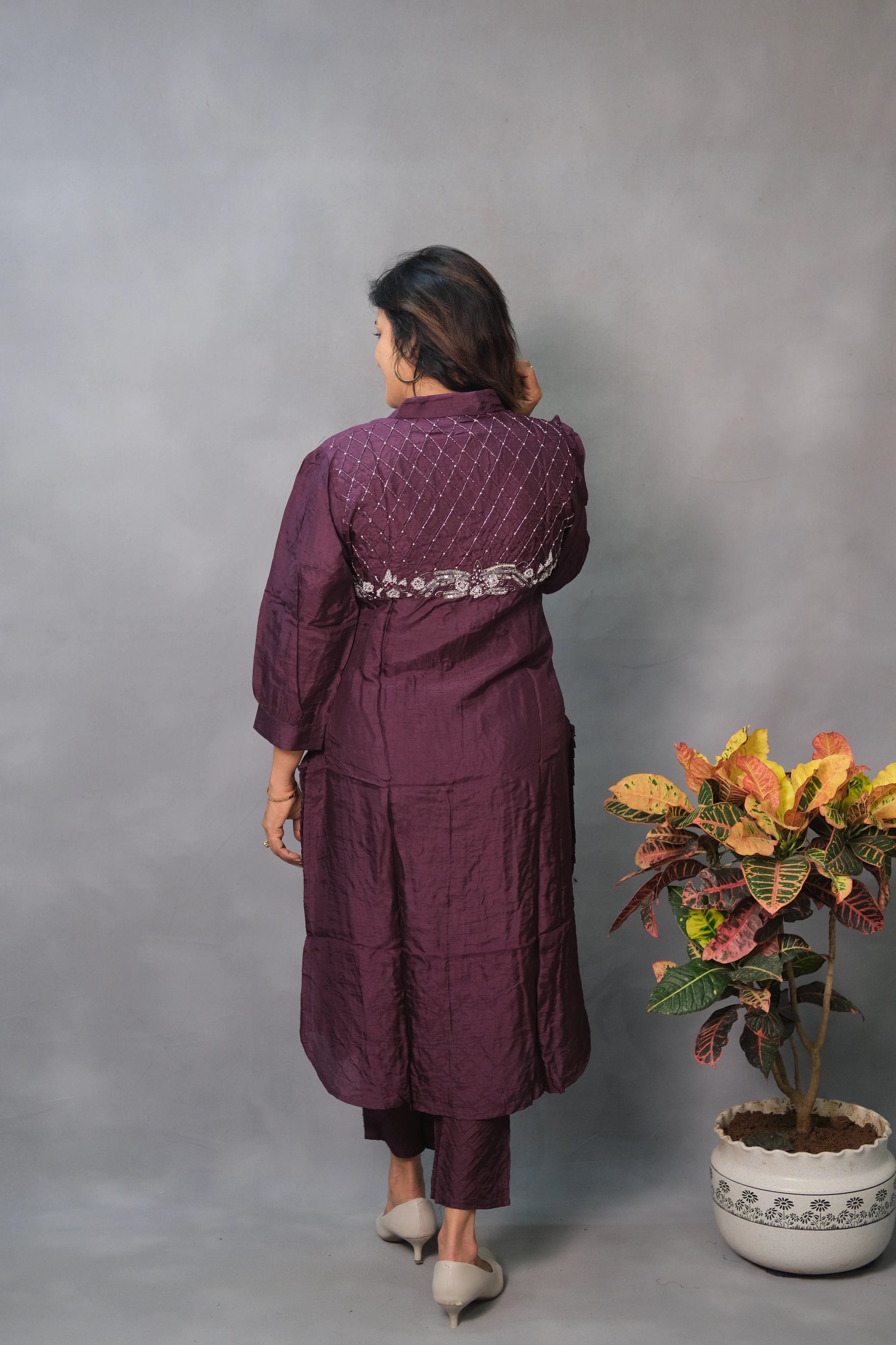 Embroidered Back Kurta Pant Set – Dola Silk Elegance for Modern Women