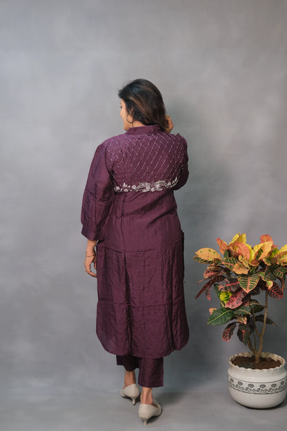 Embroidered Back Kurta Pant Set – Dola Silk Elegance for Modern Women