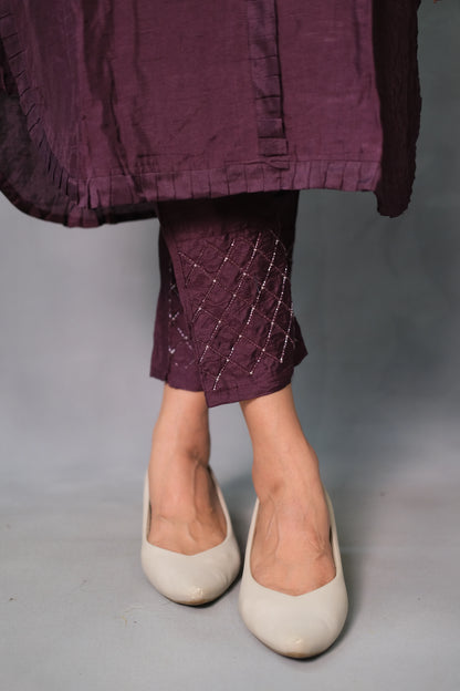 Embroidered Back Kurta Pant Set – Dola Silk Elegance for Modern Women