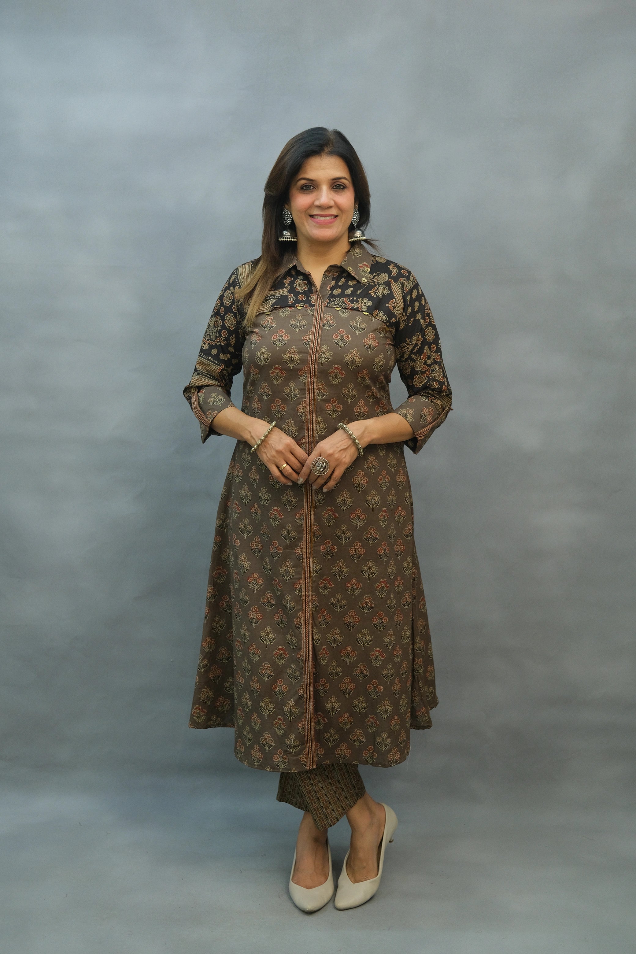 Elegant Cotton Two-Piece Set with Neckline Detailing – Chic & Comfortable