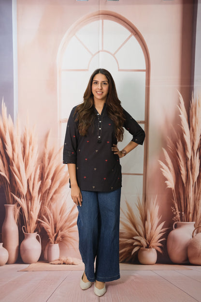 Black Short Top – Cotton Routine Wear with Bold Printed Detail