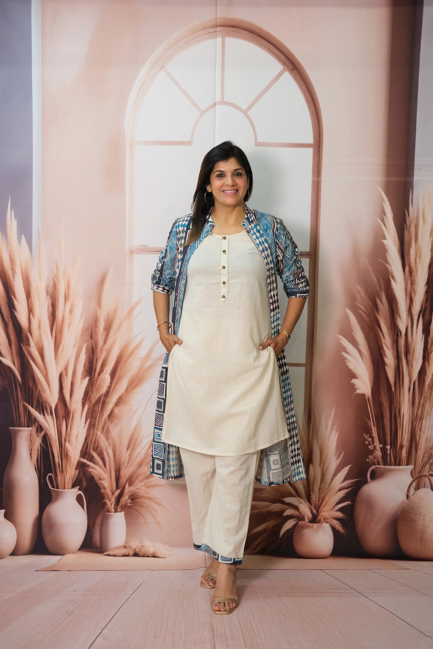 Off White Kurta Pant Set with Shrug in Flex Cotton – Printed Elegance