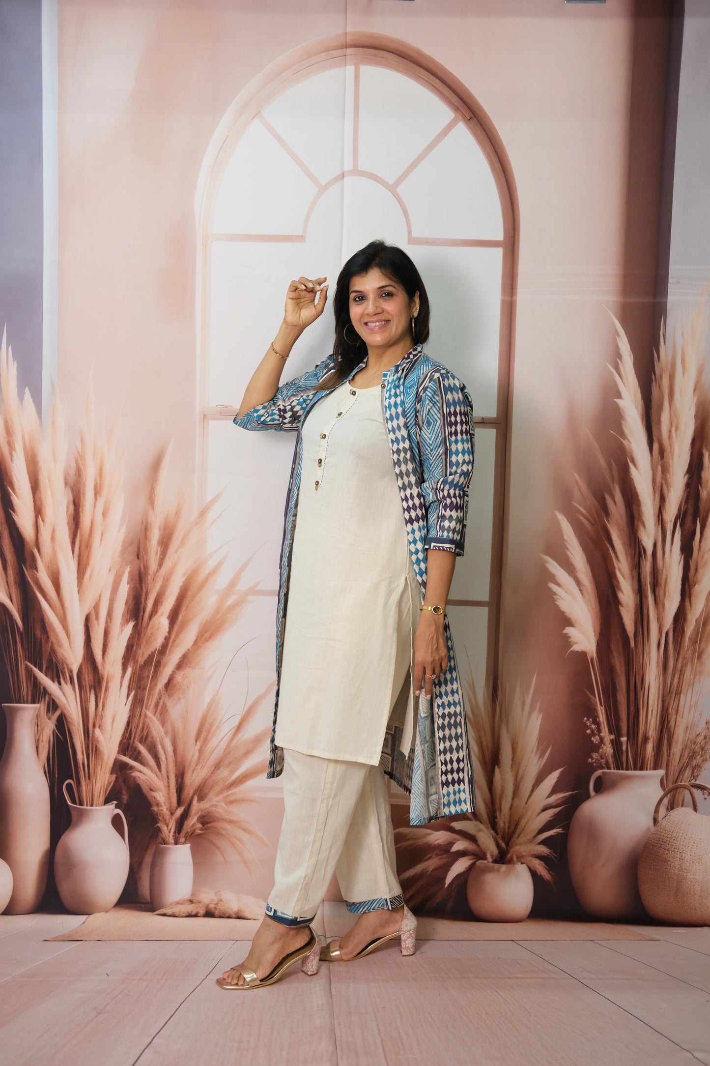 Off White Kurta Pant Set with Shrug in Flex Cotton – Printed Elegance