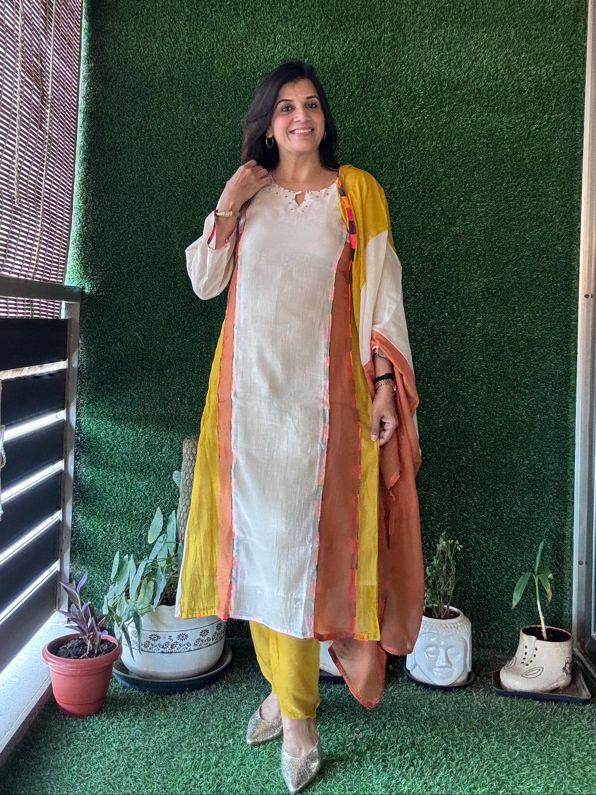 Light Beige – Color-Blocked A-Line Kurta Pant Dupatta Set | Banarasi Mul Chanderi