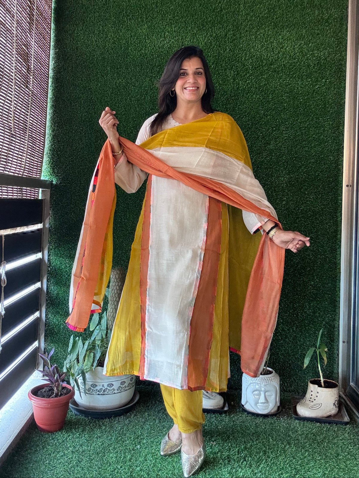 Light Beige – Color-Blocked A-Line Kurta Pant Dupatta Set | Banarasi Mul Chanderi