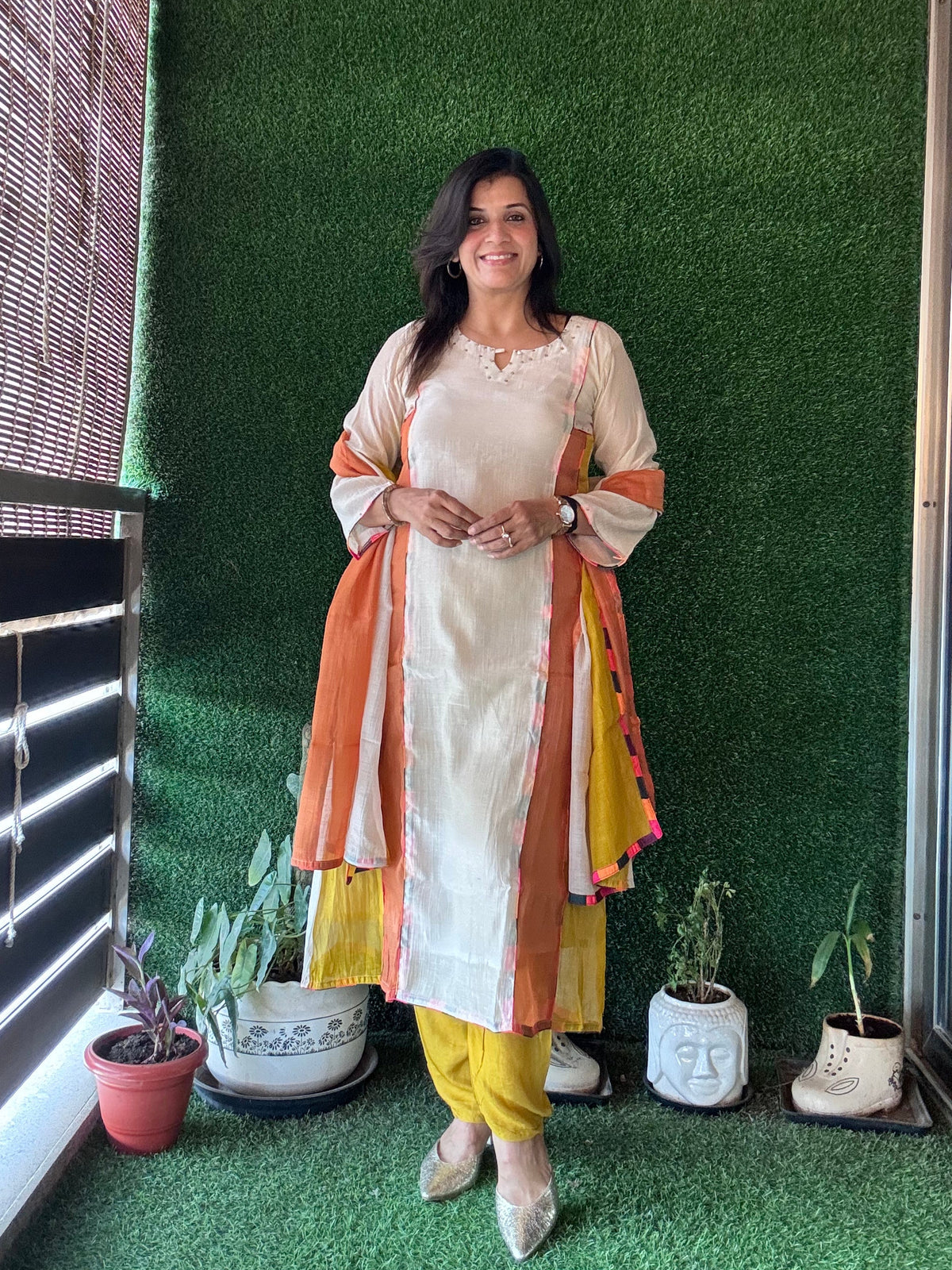 Light Beige – Color-Blocked A-Line Kurta Pant Dupatta Set | Banarasi Mul Chanderi