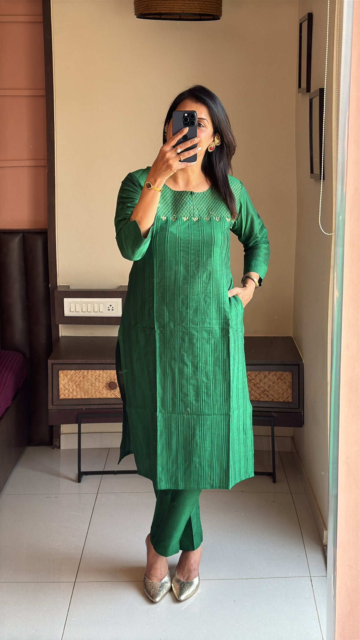 Kelly Green Straight-Cut Kurta Pant Set with Yoke Work & Pintuck Detailing | Raw Silk