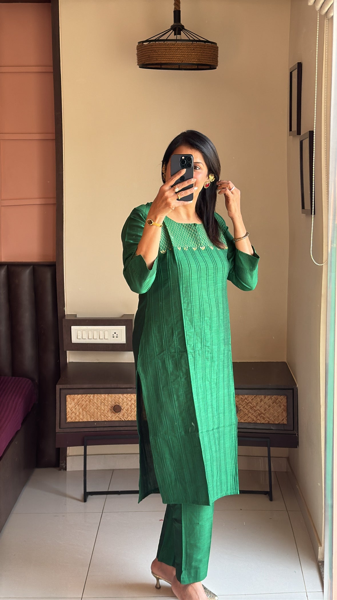 Kelly Green Straight-Cut Kurta Pant Set with Yoke Work & Pintuck Detailing | Raw Silk