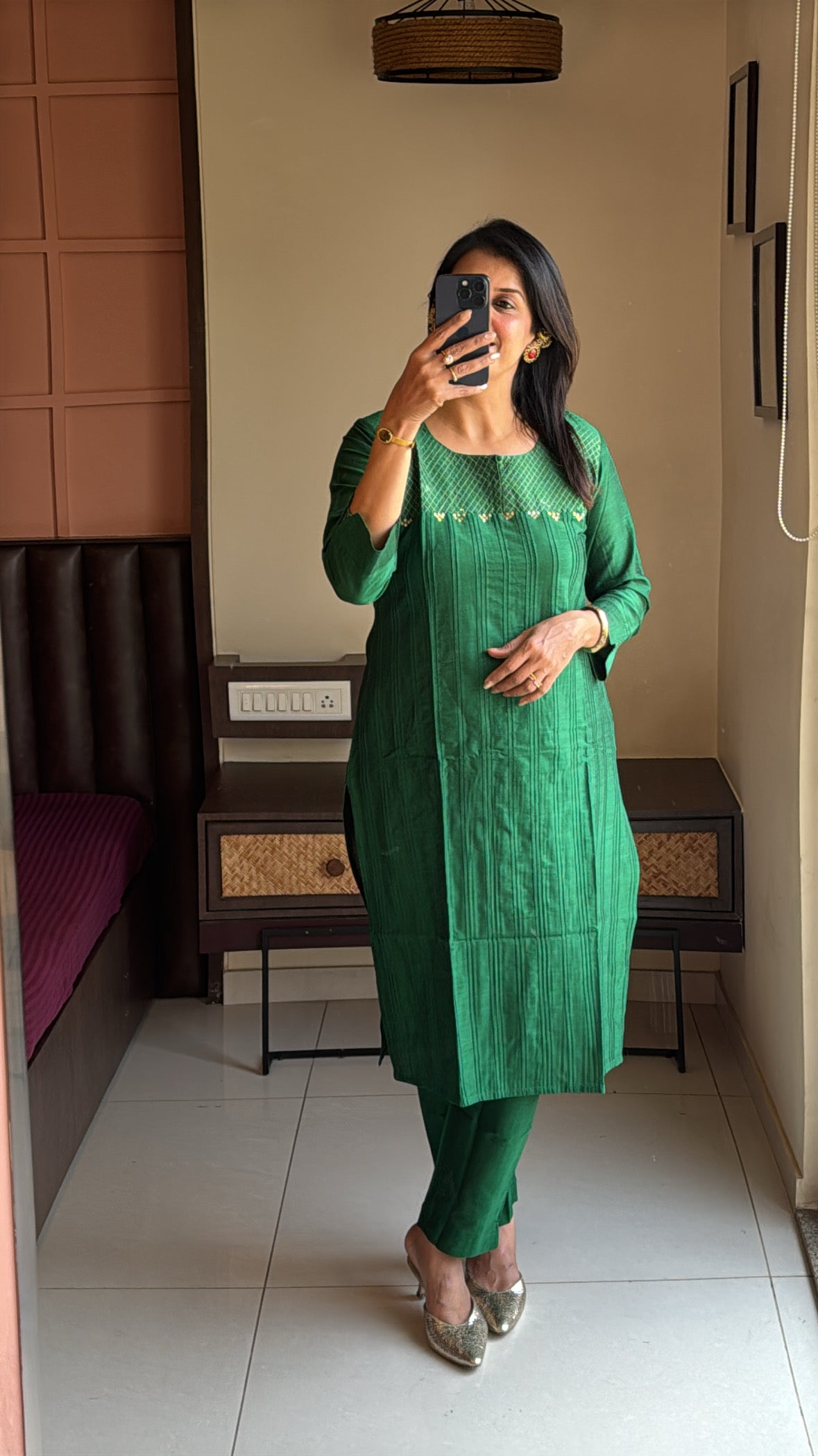 Kelly Green Straight-Cut Kurta Pant Set with Yoke Work & Pintuck Detailing | Raw Silk