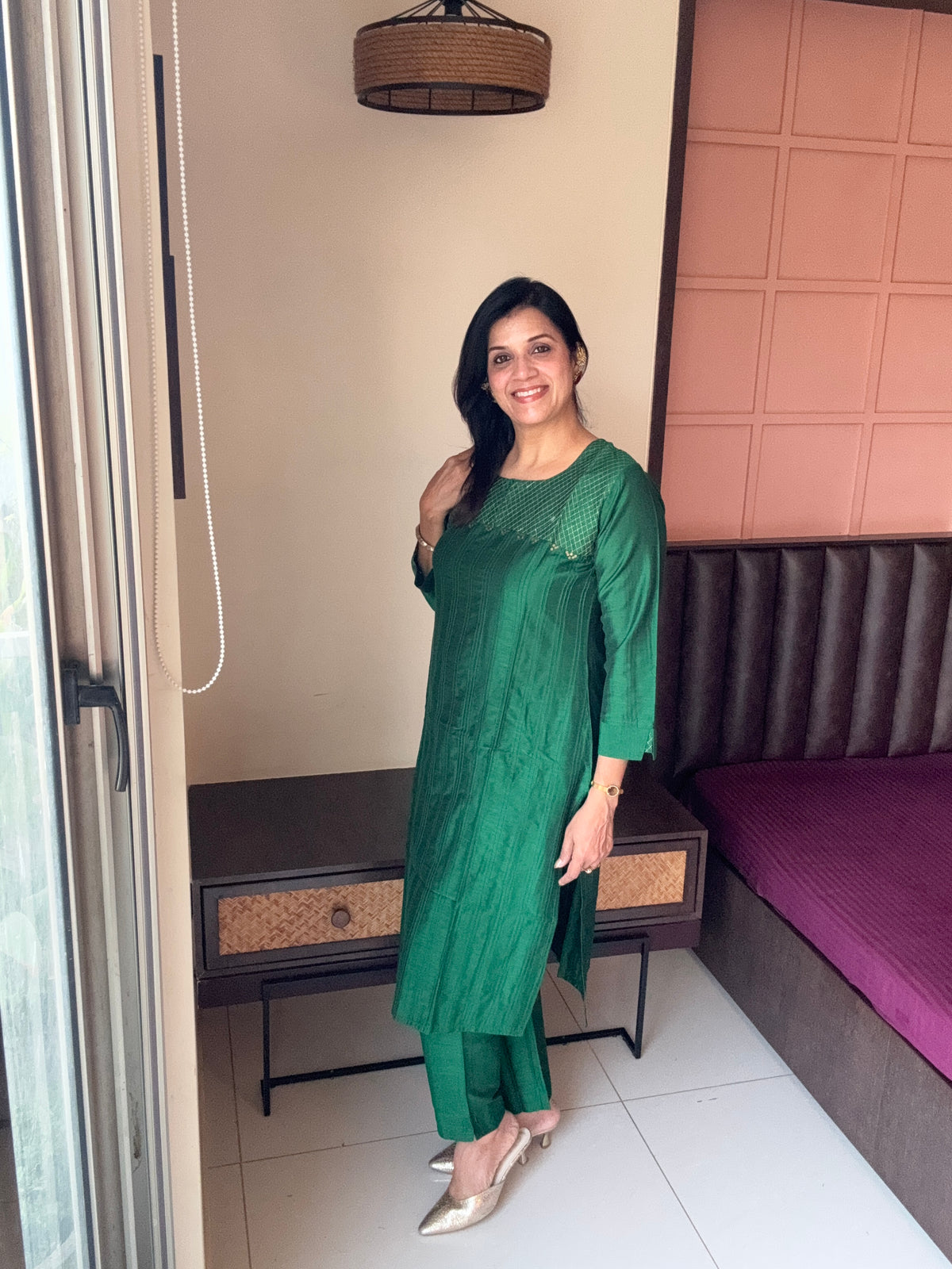 Kelly Green Straight-Cut Kurta Pant Set with Yoke Work & Pintuck Detailing | Raw Silk