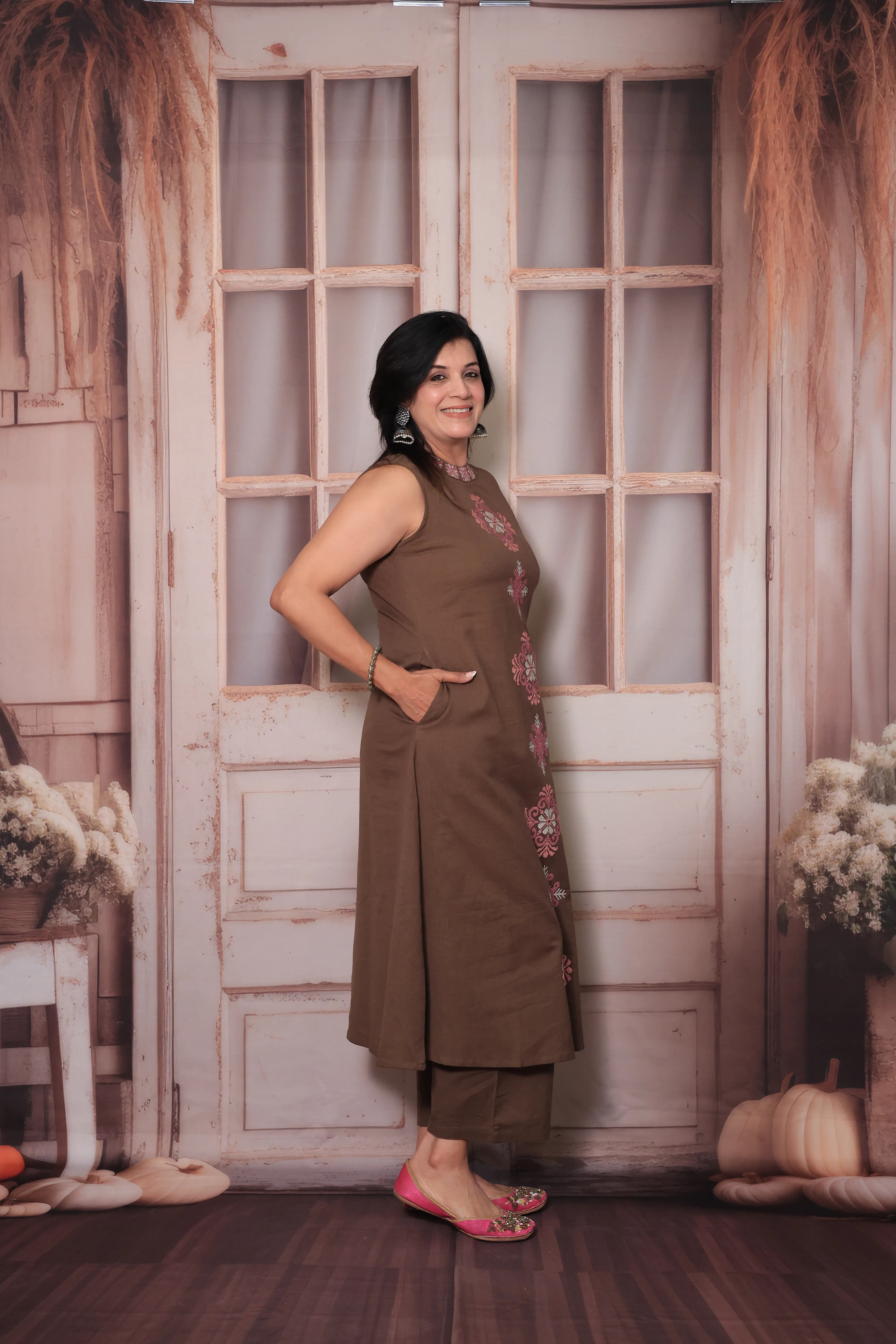 Brown Sleeveless Floral Embroidered Kurta Pant Set | Attached Sleeves Design