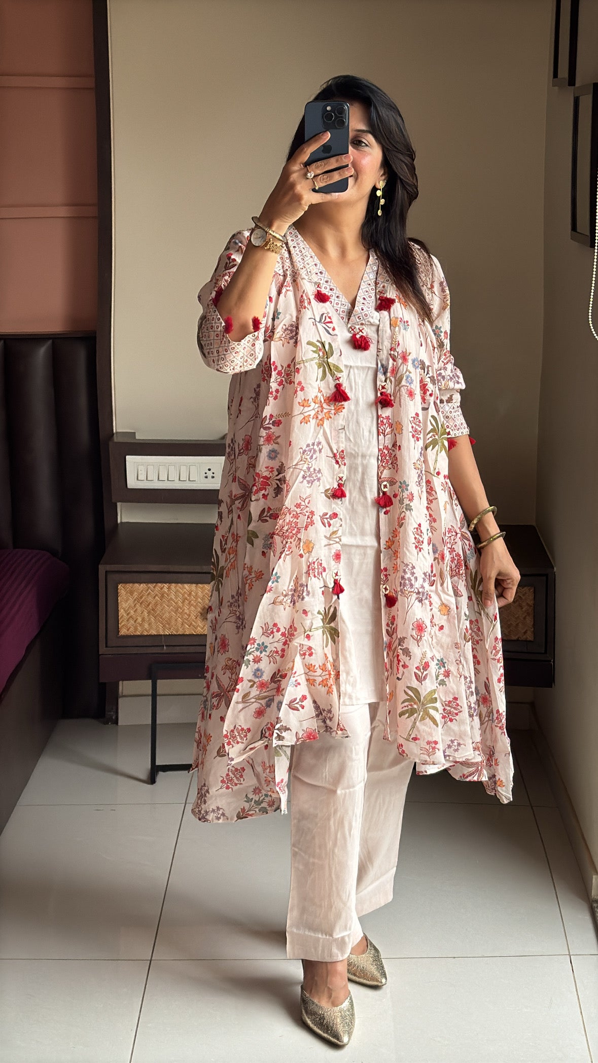 Ivory Short Kurti with Shrug Three-Piece Set | Print & Embroidery Work | Pure Mul Chanderi