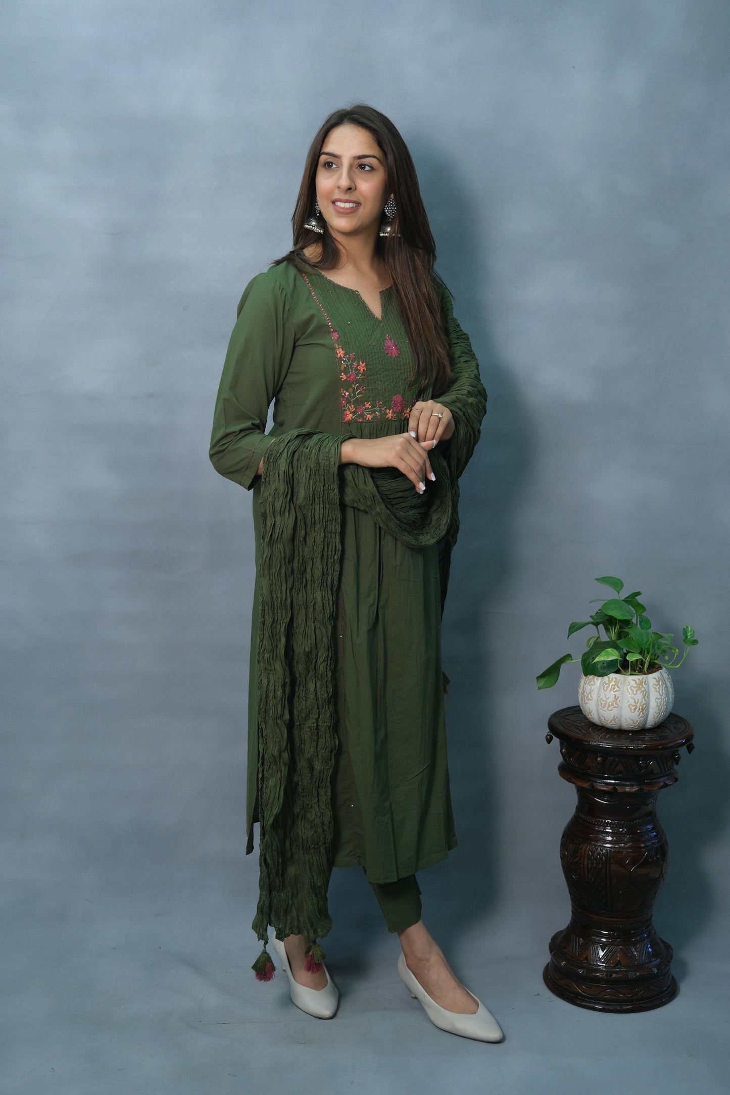 Embroidered Green 3-Piece Suit Set in Soft Cotton – Festive & Elegant Look