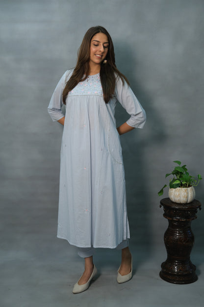 Light Grey Embroidered 2-Piece Mul Cotton Suit Set – Subtle & Sophisticated