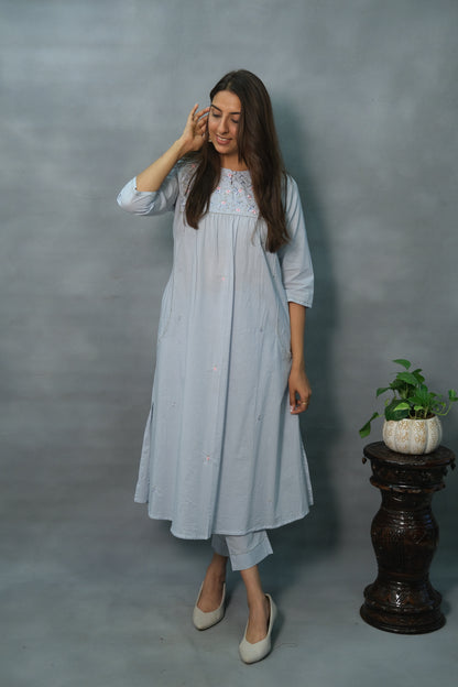 Light Grey Embroidered 2-Piece Mul Cotton Suit Set – Subtle & Sophisticated