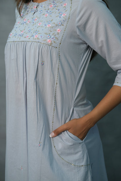 Light Grey Embroidered 2-Piece Mul Cotton Suit Set – Subtle & Sophisticated