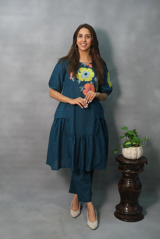 Rama Green Embroidered Cotton Kurta Pant Set – Graceful Ethnic Attire