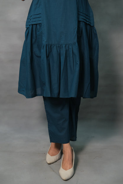 Rama Green Embroidered Cotton Kurta Pant Set – Graceful Ethnic Attire