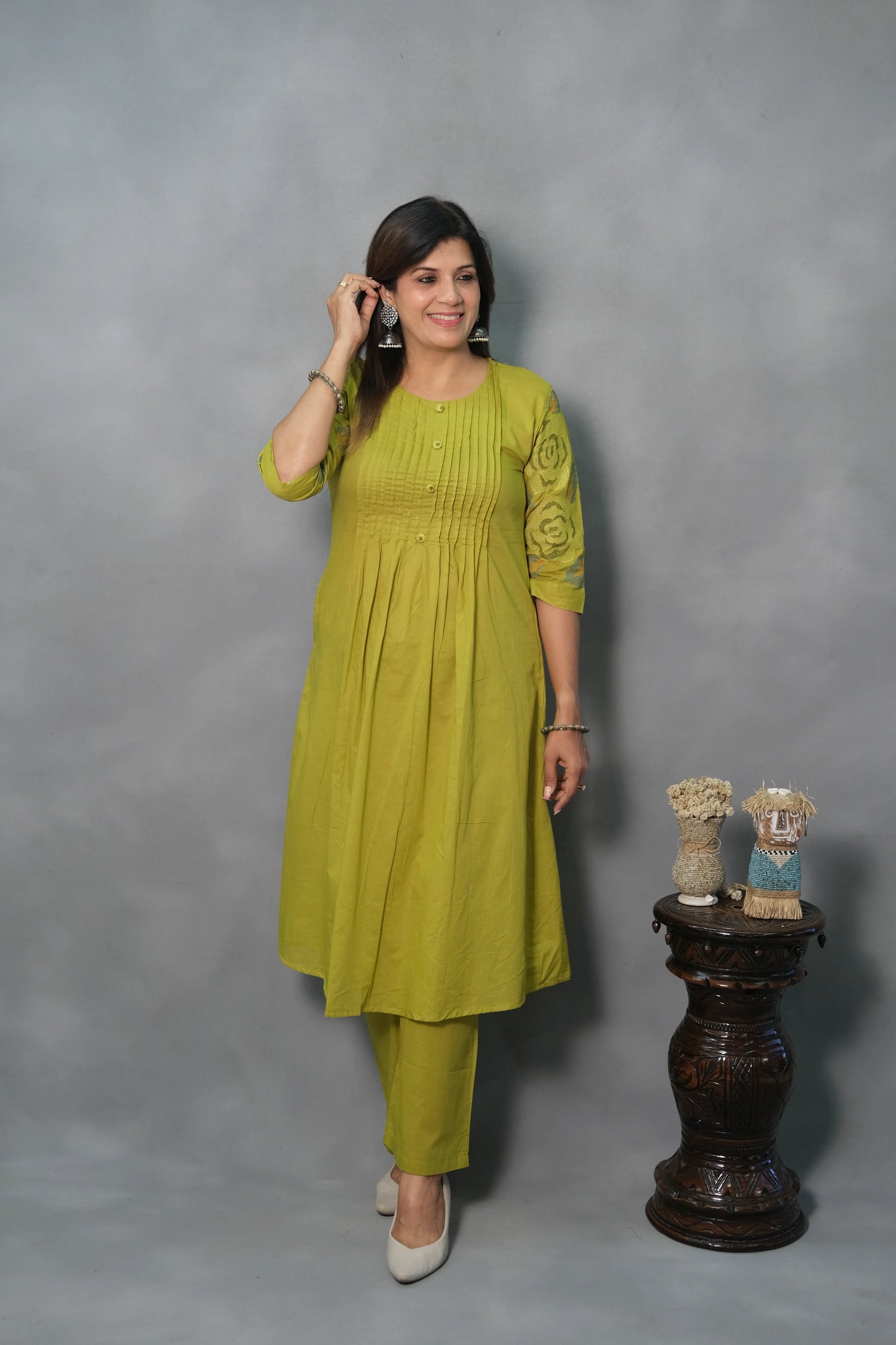 Mehndi Green Kurta Pant Set with Pintuck & Embroidered Sleeves | Mul Cotton