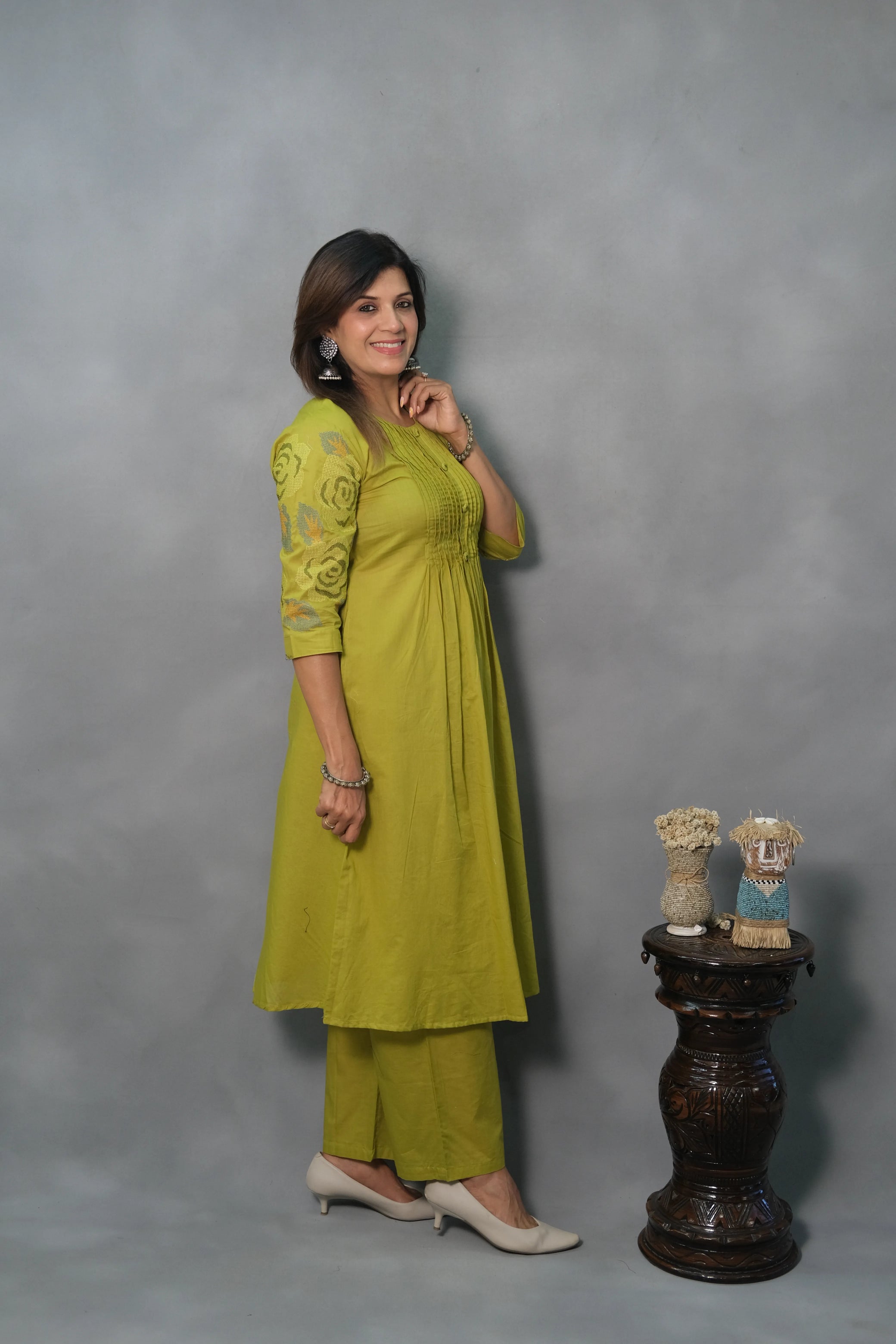 Mehndi Green Kurta Pant Set with Pintuck & Embroidered Sleeves | Mul Cotton