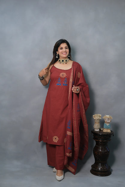 Red Spaghetti Kurta Dupatta Set with Appliqué Work | Soft Cotton