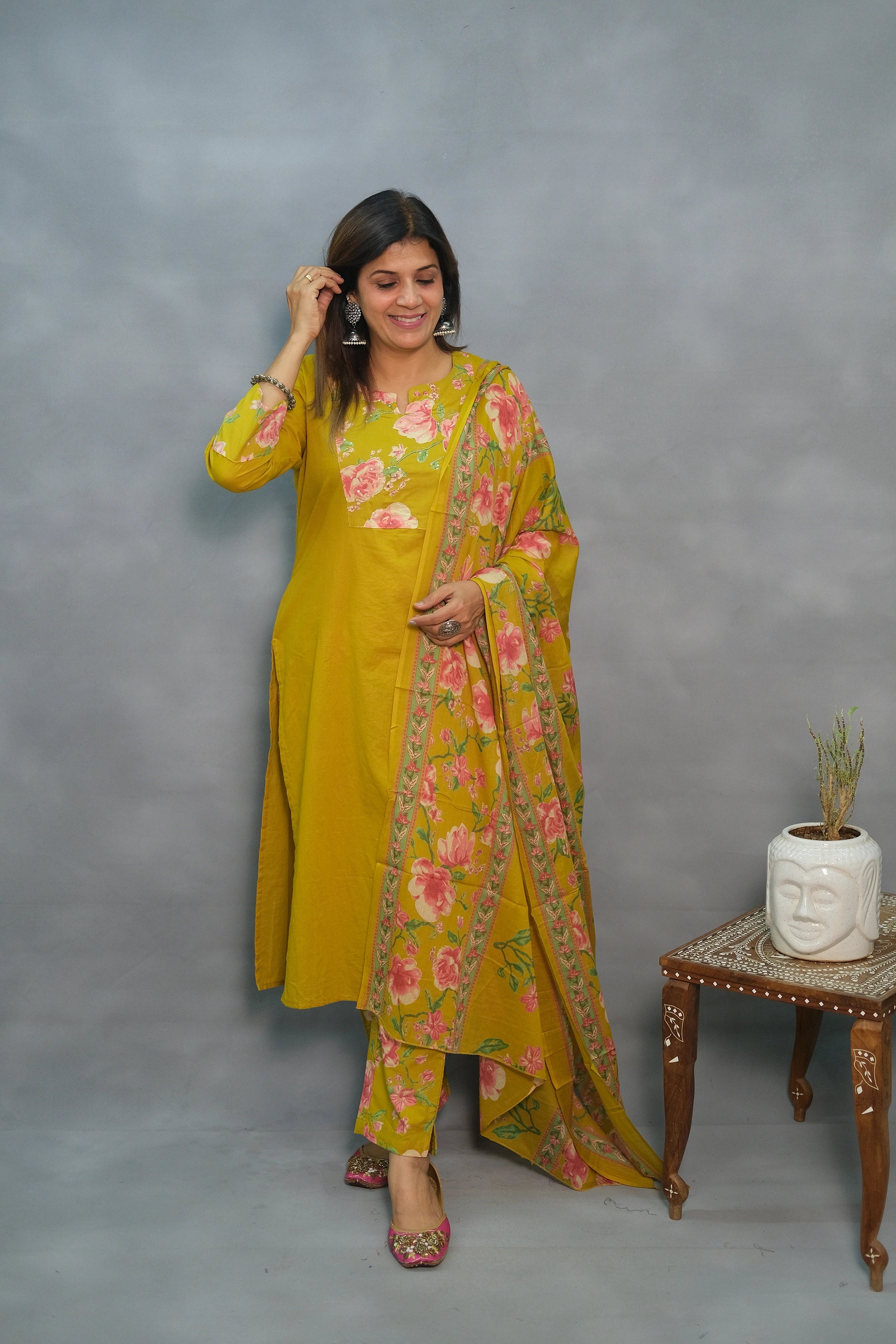 Elegant Three-Piece Cotton Set with Floral Detailing – Ethnic & Chic