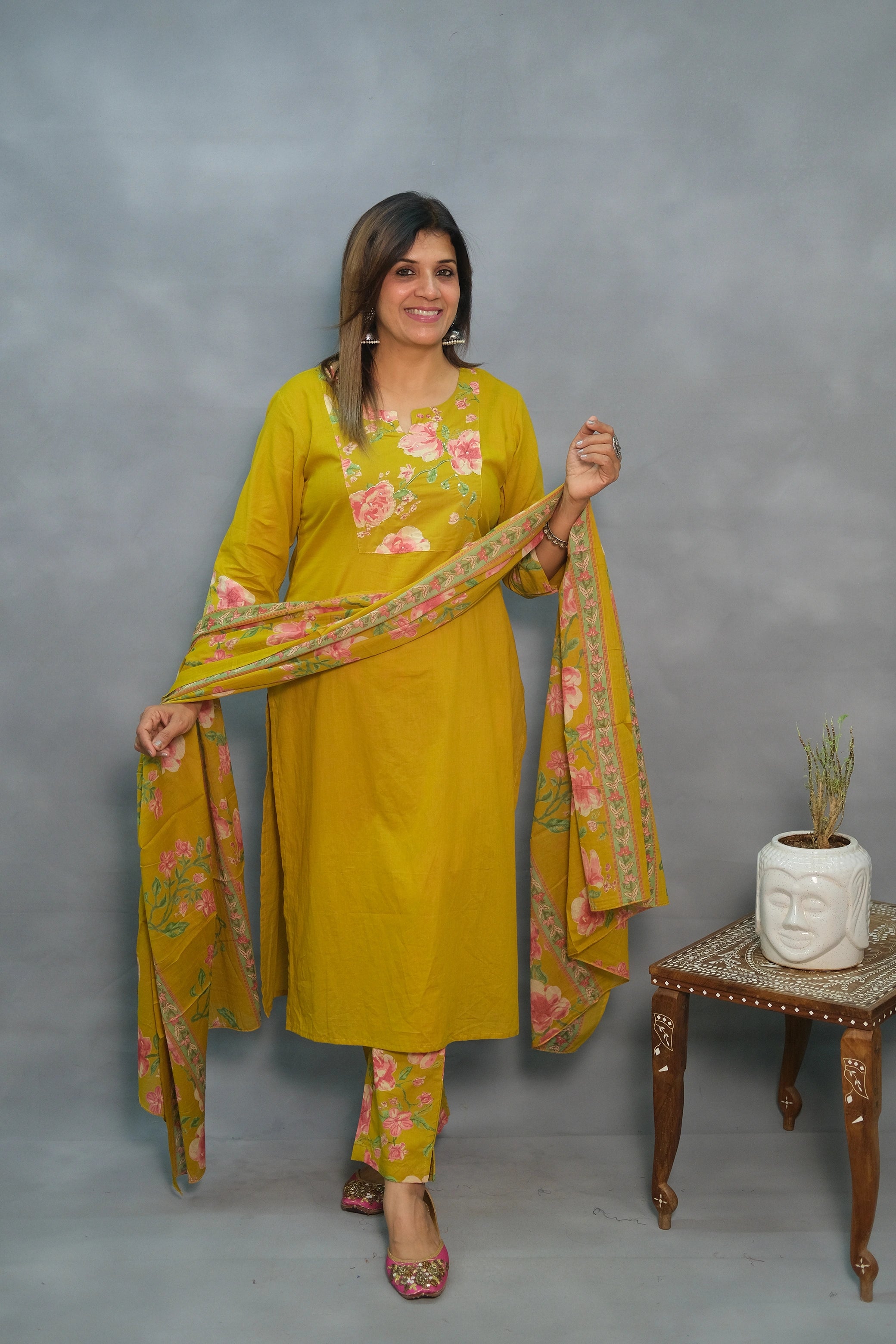 Elegant Three-Piece Cotton Set with Floral Detailing – Ethnic & Chic