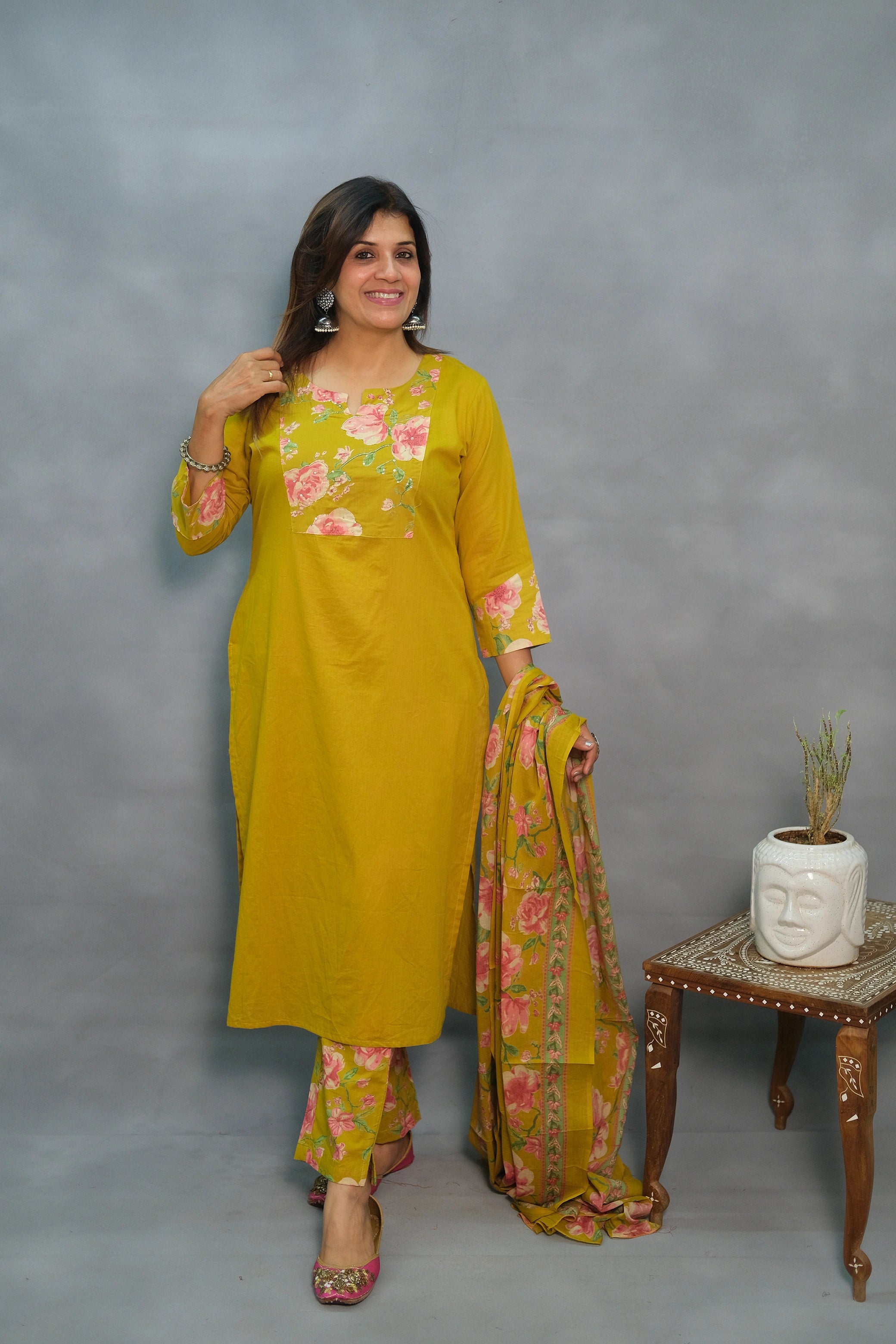 Elegant Three-Piece Cotton Set with Floral Detailing – Ethnic & Chic