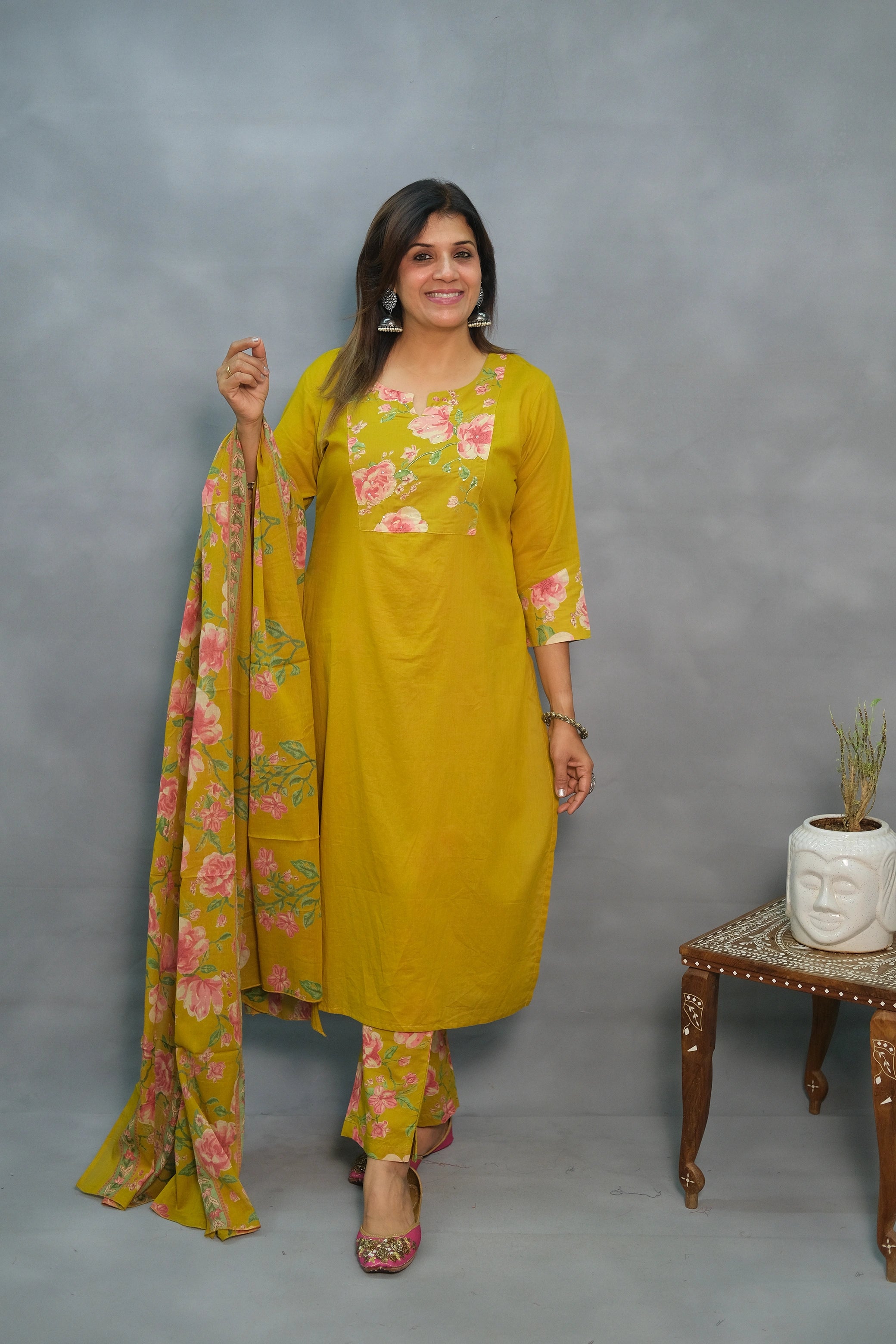 Elegant Three-Piece Cotton Set with Floral Detailing – Ethnic & Chic