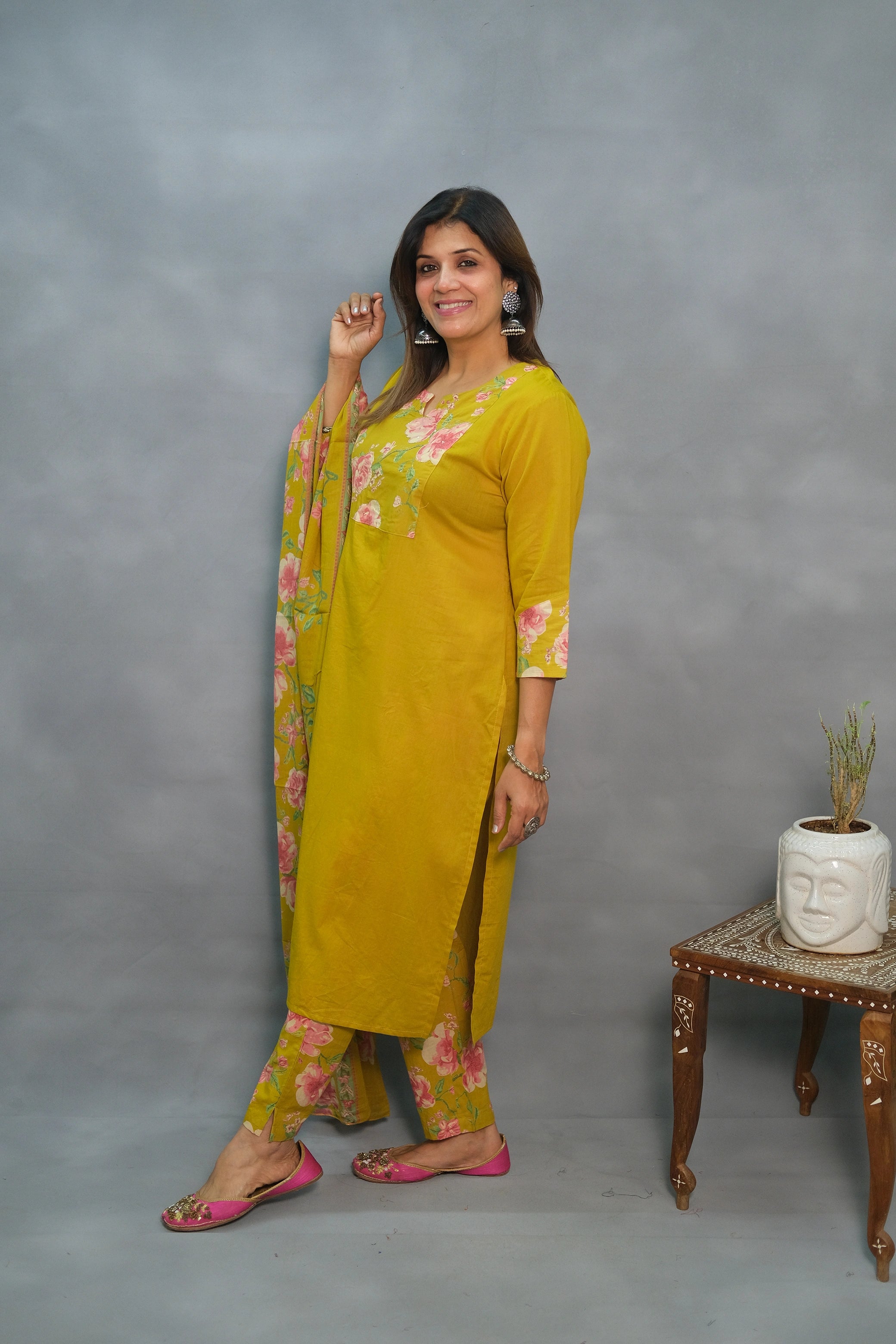 Elegant Three-Piece Cotton Set with Floral Detailing – Ethnic & Chic