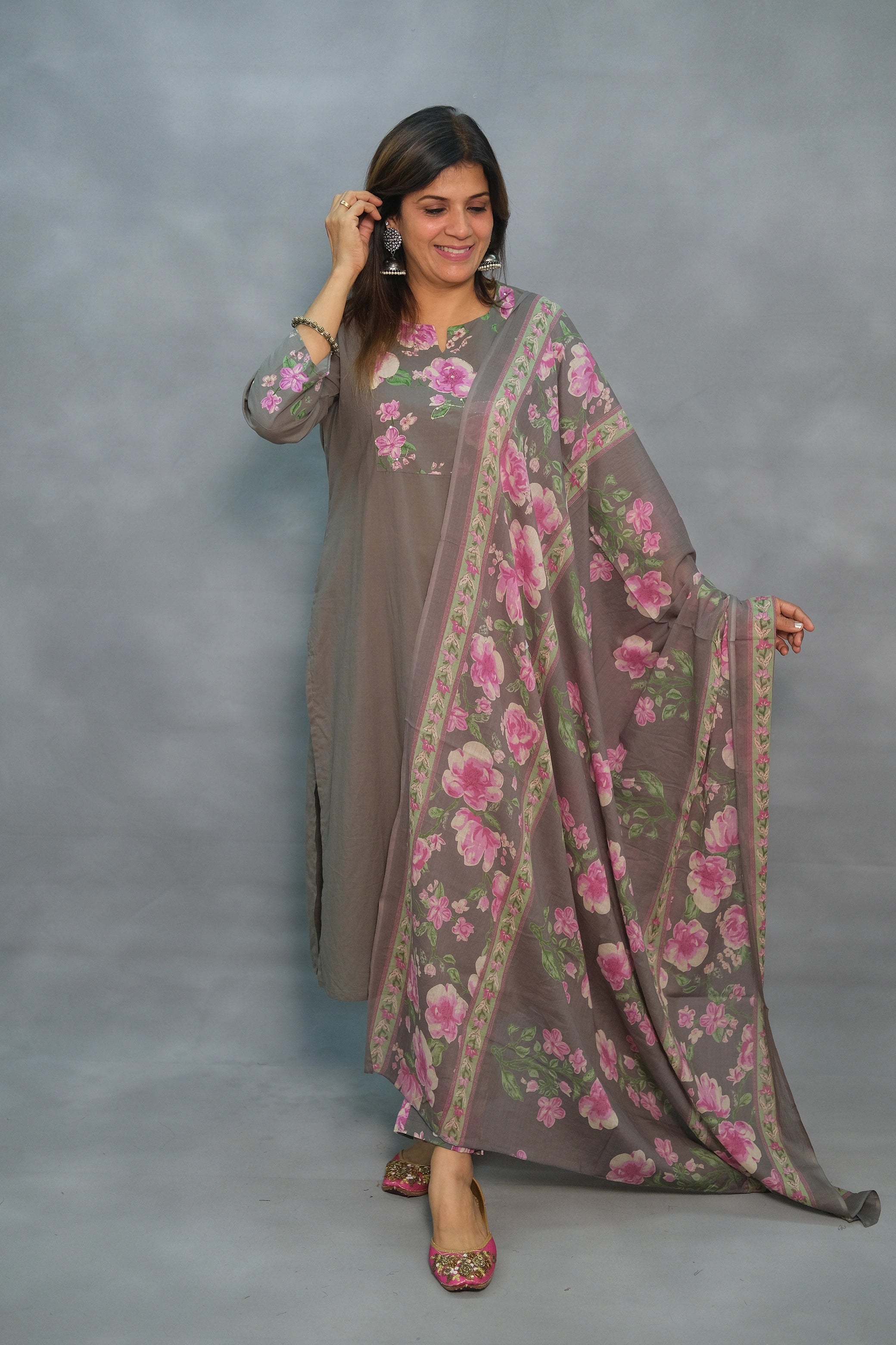 Elegant Three-Piece Cotton Set with Floral Detailing – Ethnic & Chic - Grey