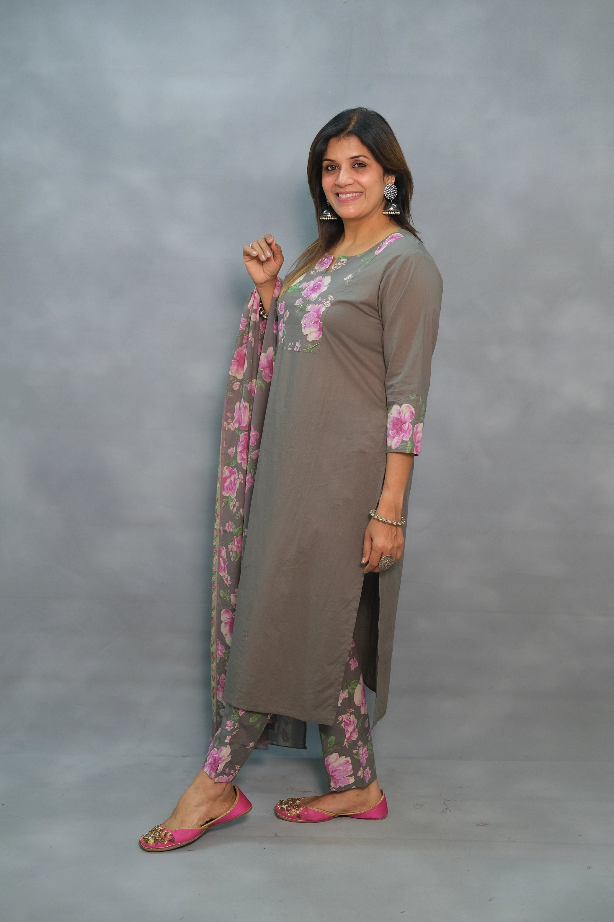 Elegant Three-Piece Cotton Set with Floral Detailing – Ethnic & Chic - Grey