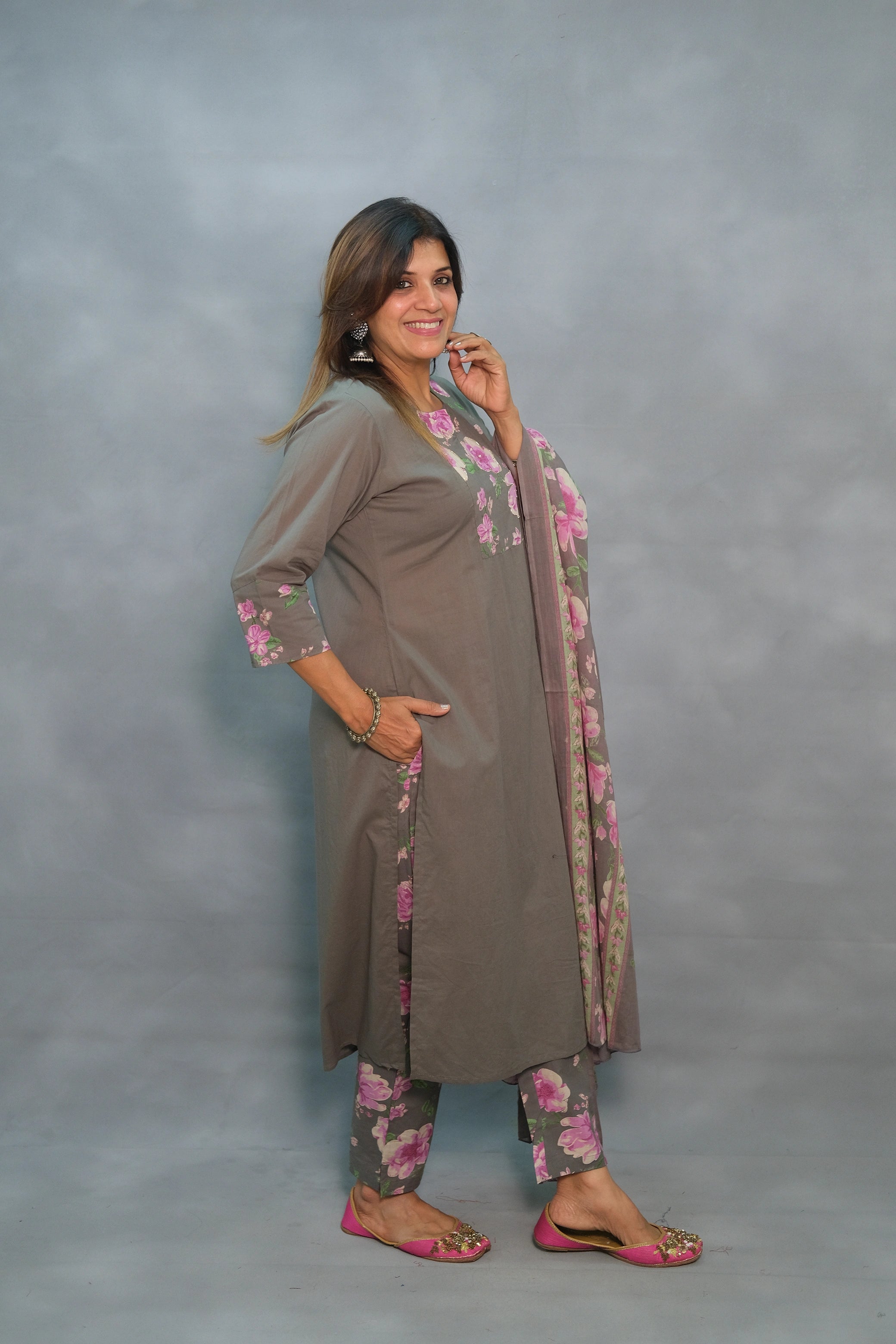 Elegant Three-Piece Cotton Set with Floral Detailing – Ethnic & Chic - Grey