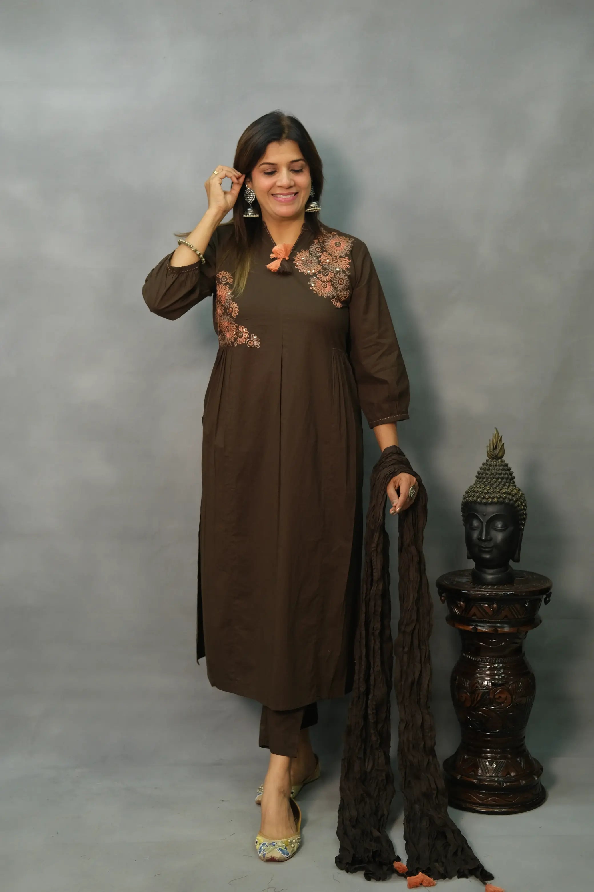 Elegant Embroidered Three-Piece Mul Cotton Set – Timeless Ethnic Wear