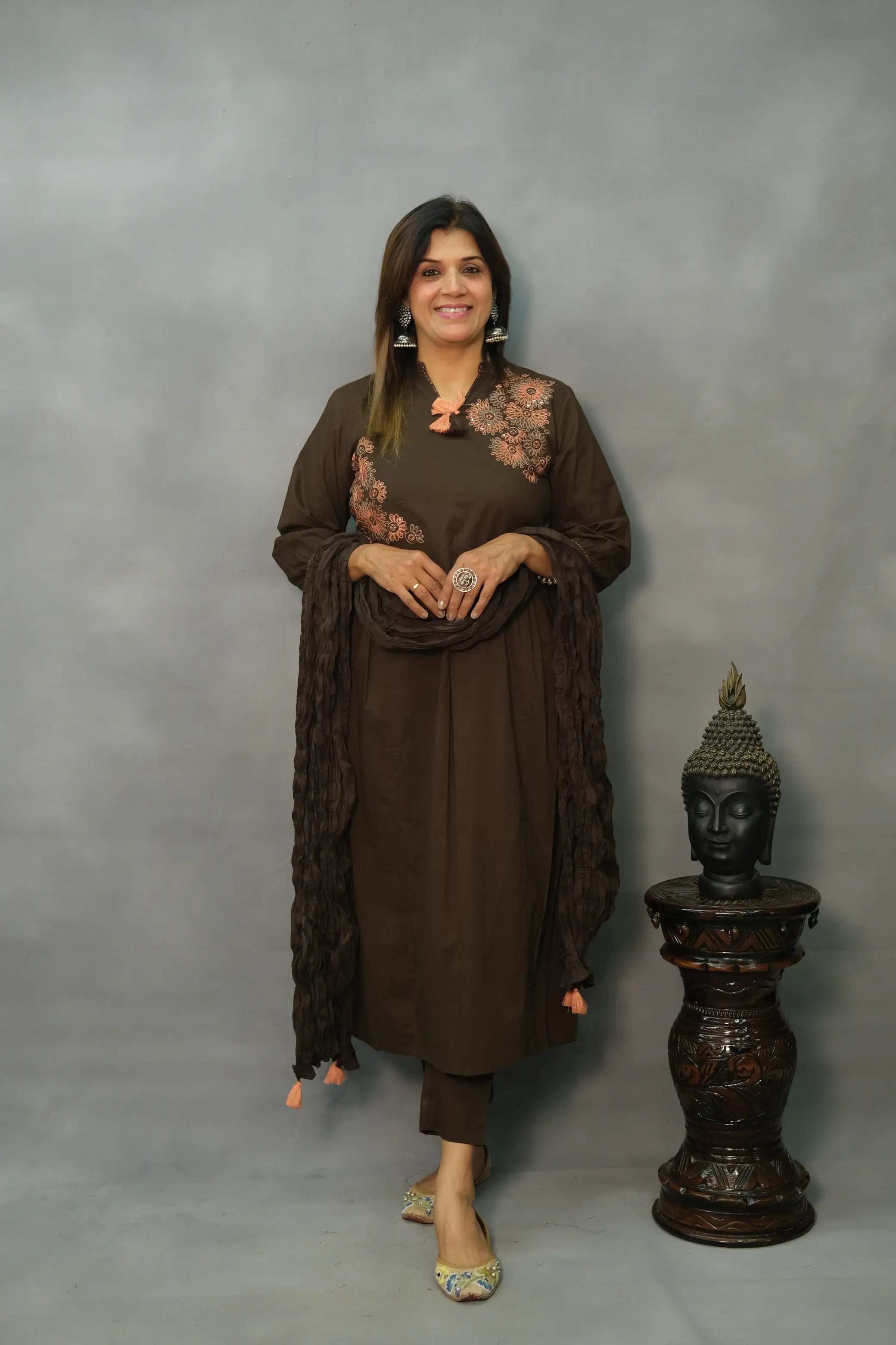 Elegant Embroidered Three-Piece Mul Cotton Set – Timeless Ethnic Wear