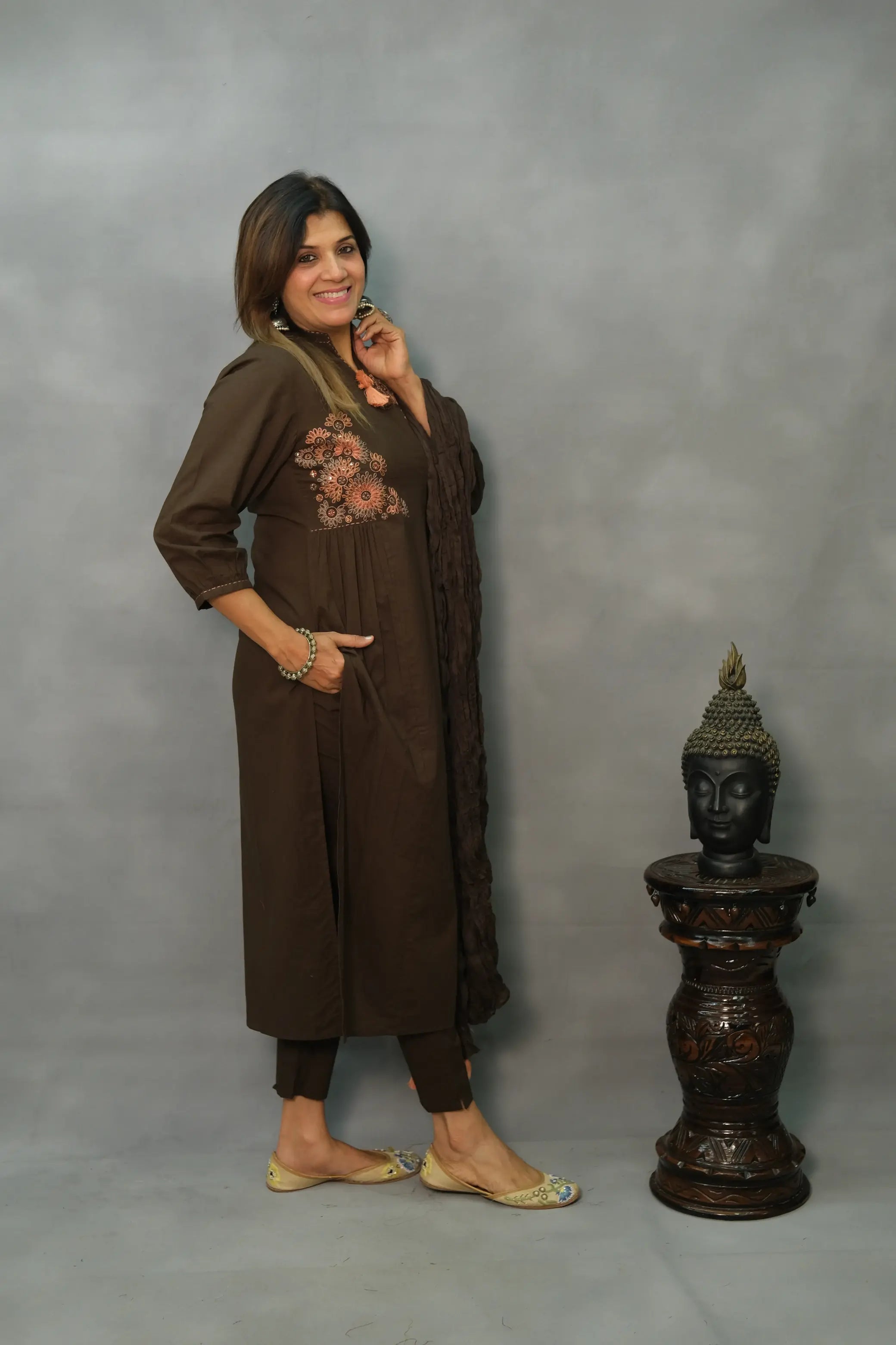 Elegant Embroidered Three-Piece Mul Cotton Set – Timeless Ethnic Wear