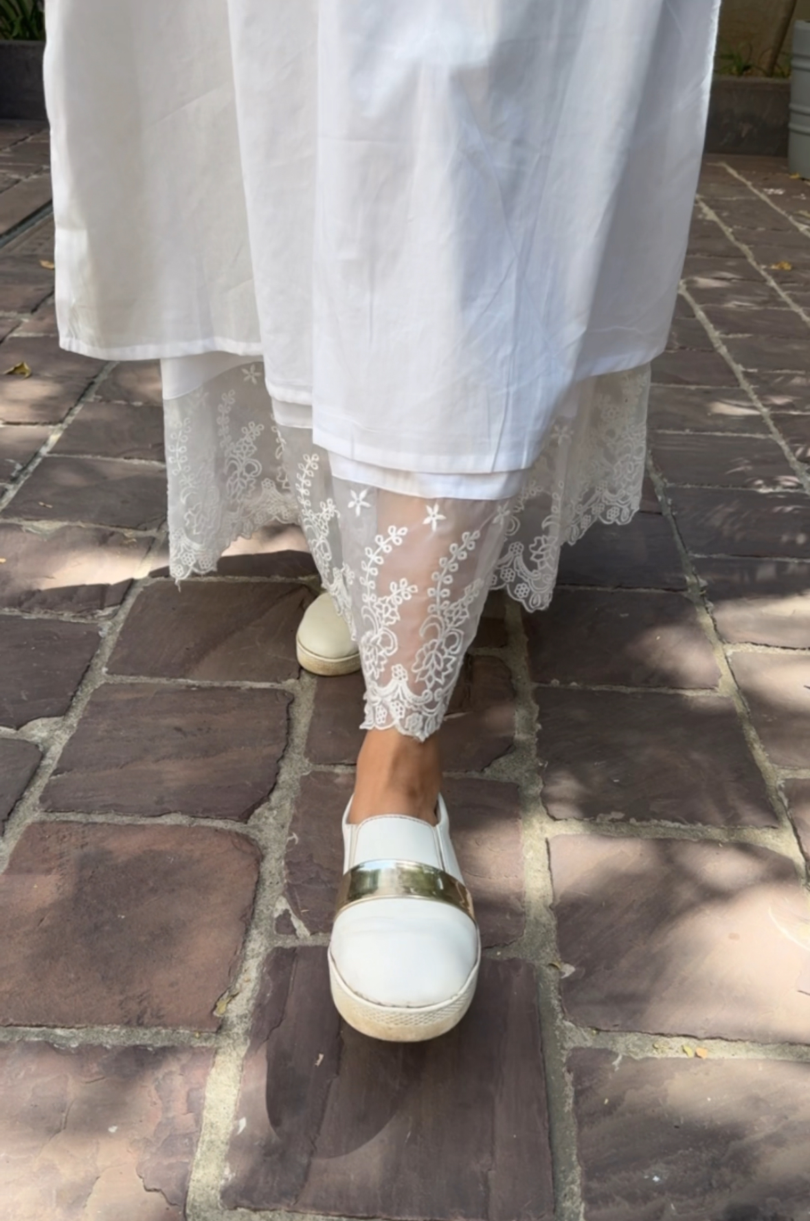 Elegant Mul Cotton One-Piece Dress with Lace Border Detailing